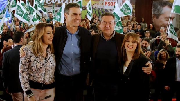 Pedro Sánchez inviste a Espadas: «Te prometo que impulsaré el metro en Sevilla»