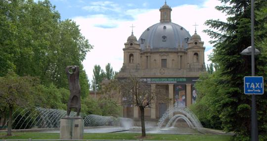 Fachada del Monumento a los Caídos