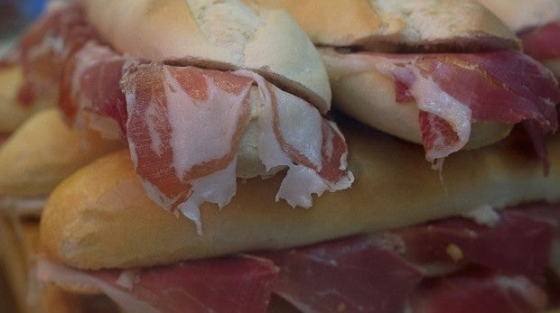 El sitio perfecto para «ponerse cerdo» a jamón, lomito, chicarrones o queso viejo