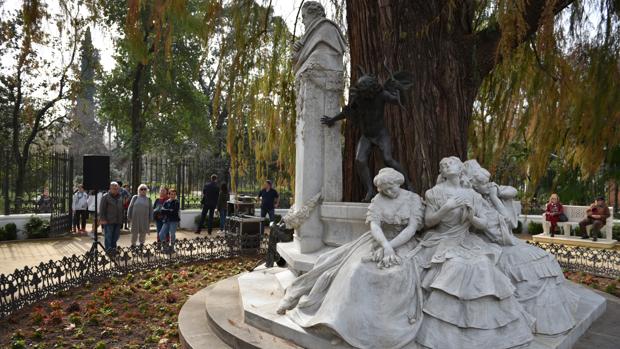 La Glorieta de Bécquer en el parque de María Luisa vuelve a su diseño original