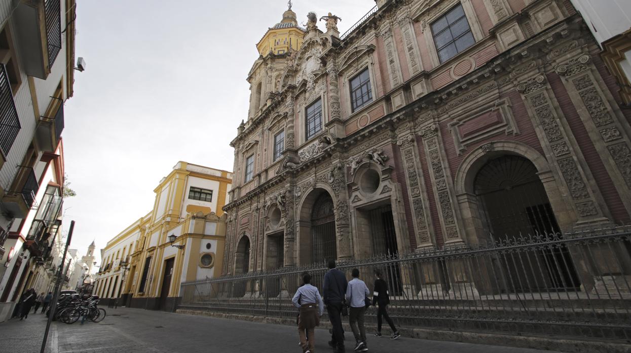 Fachada de San Luis de Los Franceses, uno de los principales referentes patrimoniales de la zona norte del Casco Histórico hispalense