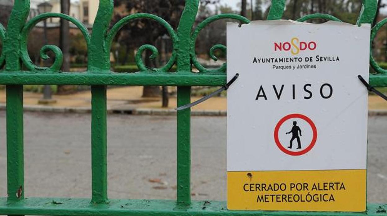 l cierre de los parques es habitual cuando existe una alerta por viento y lluvia