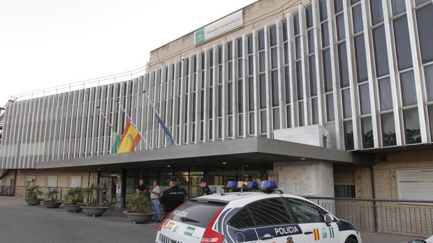 La familia de la joven muerta en el ascensor de Valme ve una «laguna probatoria» con el informe de la CPU