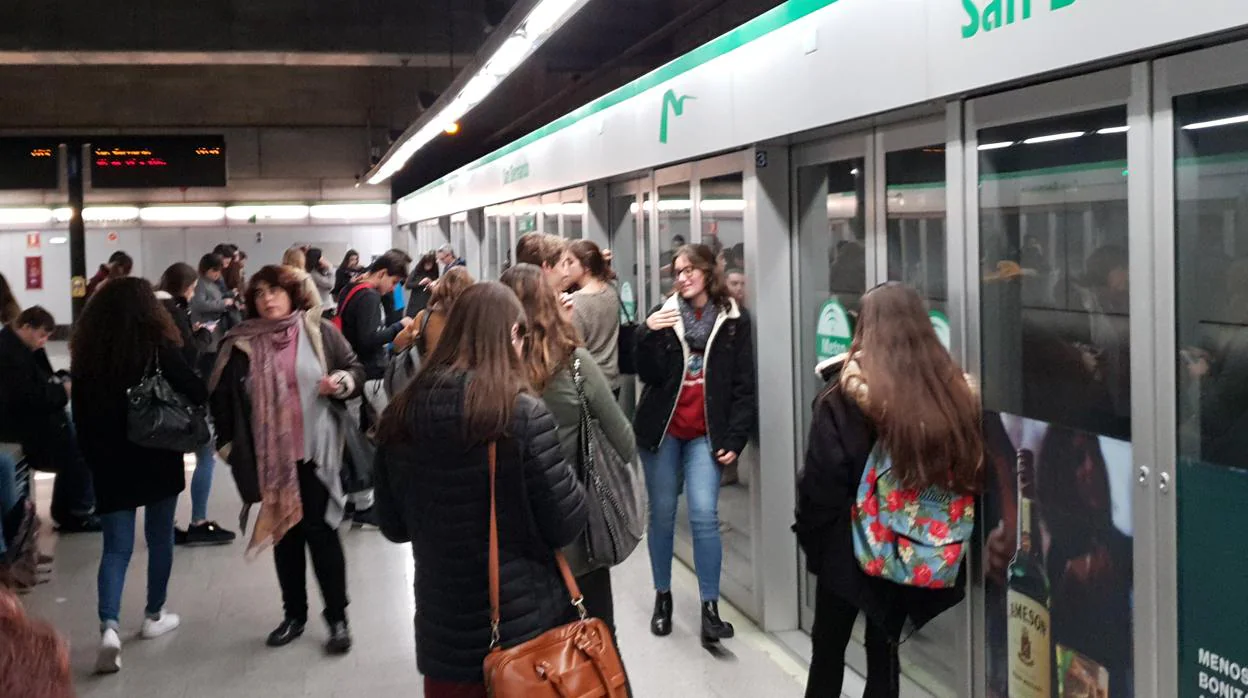 Los trabajadores del metro de Sevilla piden subidas salariales