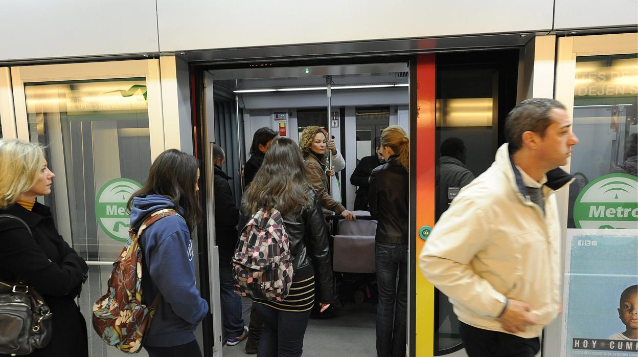 El metro de Sevilla transportó en 2018 a casi 17 millones de viajeros.