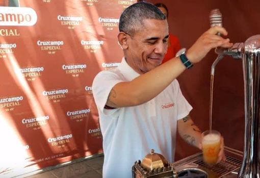 Comiendo croquetas y en patinete, los memes en Twitter de la visita de Obama a Sevilla