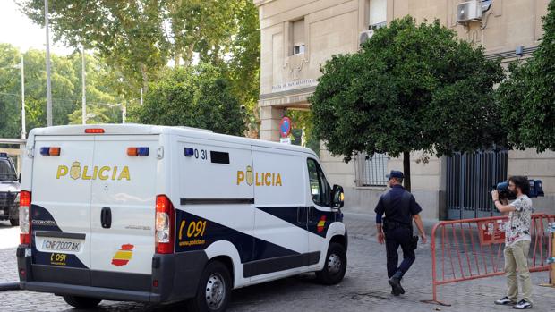 En libertad los dos detenidos por agredir y robar al varón que entró en El Vacie por confusión