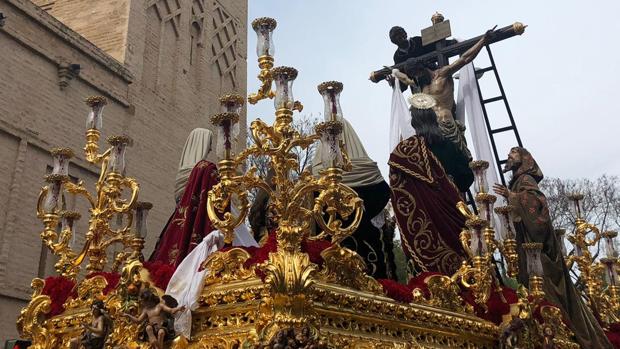 Semana Santa de Sevilla en directo: las procesiones del Sábado Santo en la plaza San Francisco