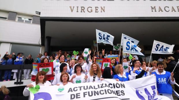 Los técnicos sanitarios del hospital Virgen Macarena de Sevilla piden mejores condiciones laborales