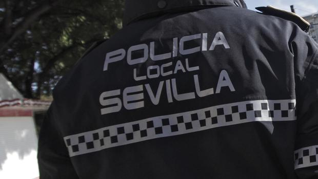 Roban un carrito de bebé y varios objetos tras forzar una furgoneta en la zona norte de Sevilla