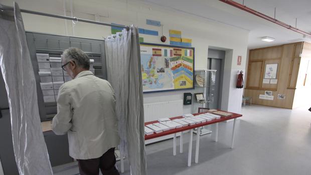 Sevilla supera la participación de las últimas elecciones generales con más del 74%