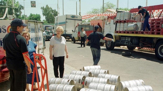 Más de un millón de litros de cerveza y millón y medio de manzanilla y fino para beber en la Feria de Abril