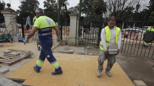 El Ayuntamiento culmina las obras de adecuación de los caminos del Parque de María Luisa