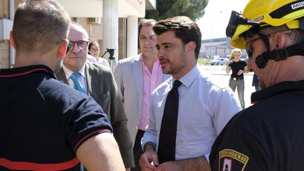 Beltrán Pérez promete más policías y Juan Espadas, 18 millones para colegios de Sevilla