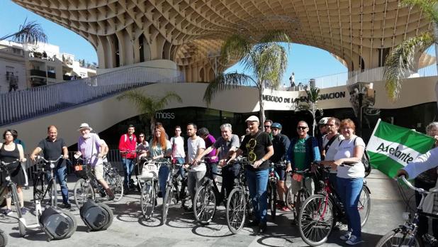 Adelante impulsará un plan de medidas para que en Sevilla «no haga falta usar el coche»