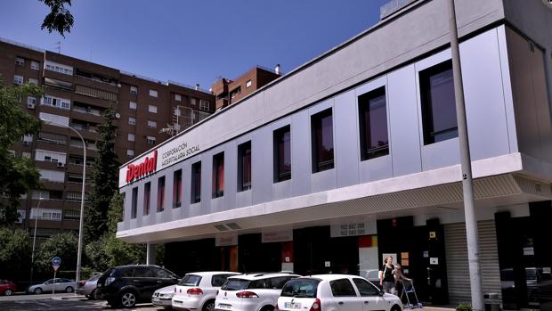 Pacientes de Sevilla afectados por el cierre de iDental comienzan a recuperar su dinero