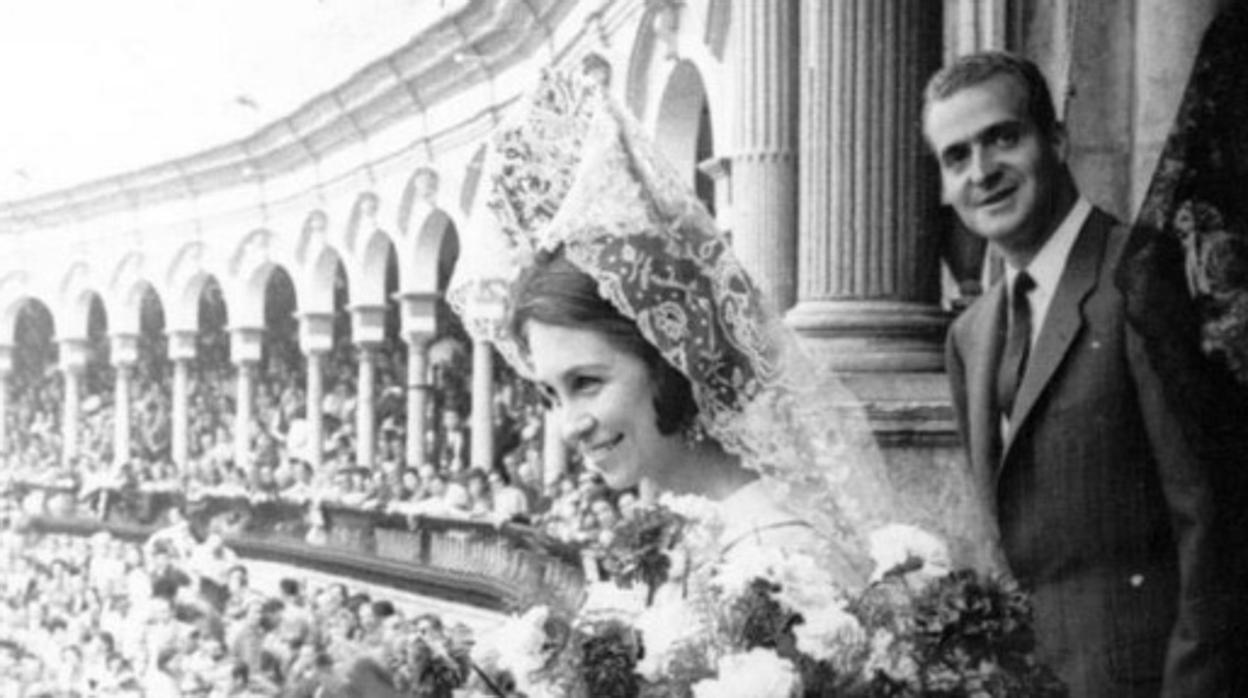 Los Reyes en el Palco de la Plaza de Toros de la Real Maestranza en 1969