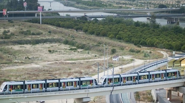 La oferta del Metro de Sevilla se incrementa este viernes un 20% y el sábado un 65%