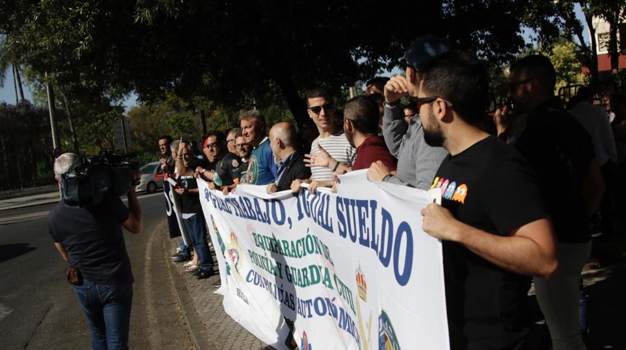 Imagen de la concentración organizada por Jupol en Sevilla