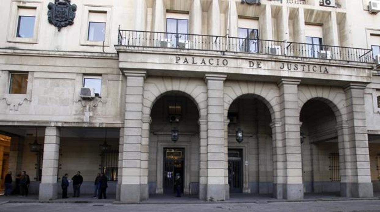 Fachada principal de la Audiencia Provincial de Sevilla, donde se juzga el caso