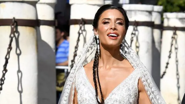 Encuesta: ¿Qué te ha parecido el primer estilismo de Pilar Rubio y Sergio Ramos para su boda en la Catedral de Sevilla?