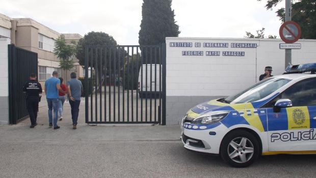 Una profesora y dos alumnos heridos por una deflagración en un instituto de Bellavista