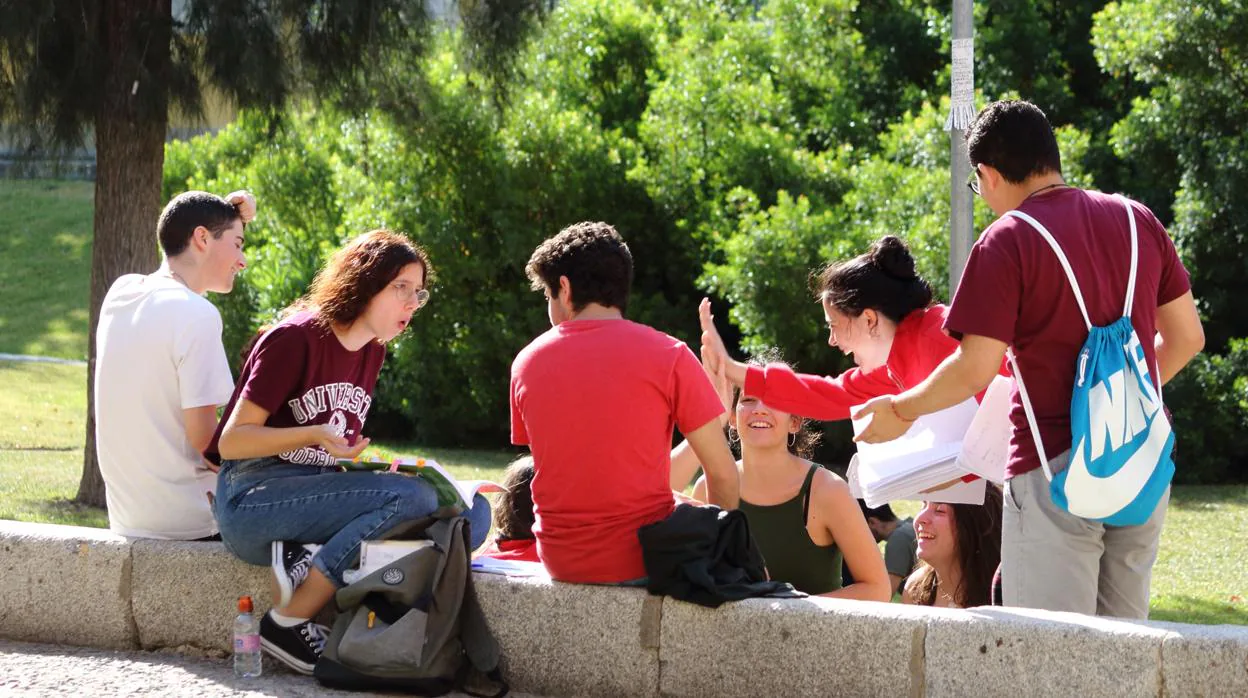 Estudiantes de Selectividad en al campus de la UPO