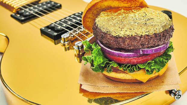 Descubre la carta de Hard Rock Café Sevilla y su hamburguesa «de oro»