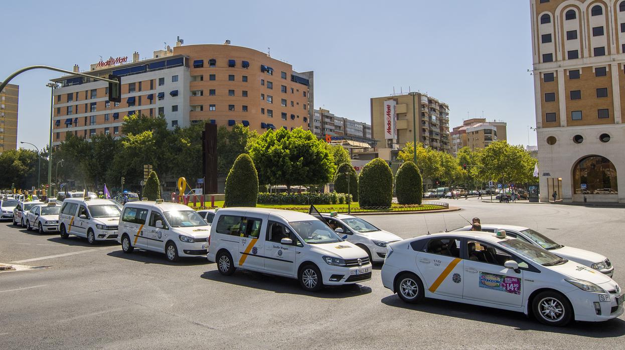 Manifestación del sector de taxi por la regulación de los VTC