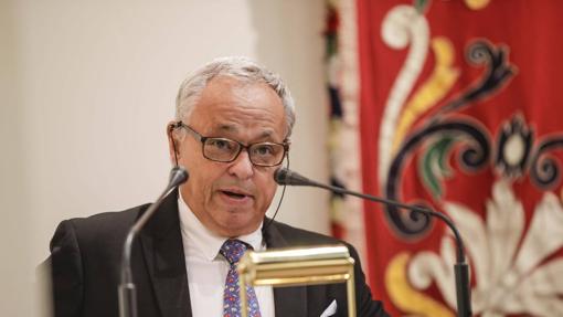 Gonzalo Santonja durante su discurso