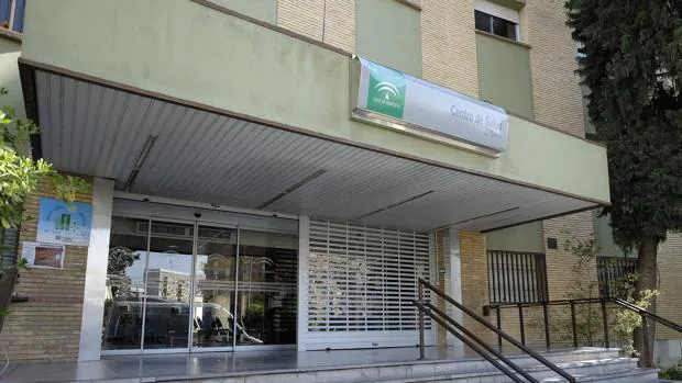 Cerrado por vacaciones: Sólo 8 de los 33 centros de salud de Sevilla abren por la tarde este verano