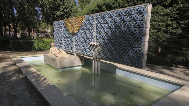 Verano en Sevilla: el Parque de María Luisa, sin agua de riego por vacaciones