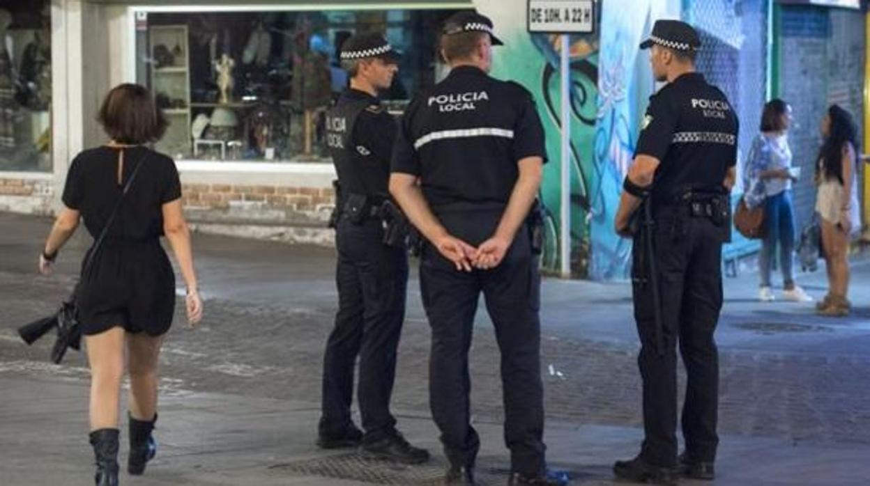 El policía local de Sevilla detenido por presuntos malos tratos queda en libertad sin cargos