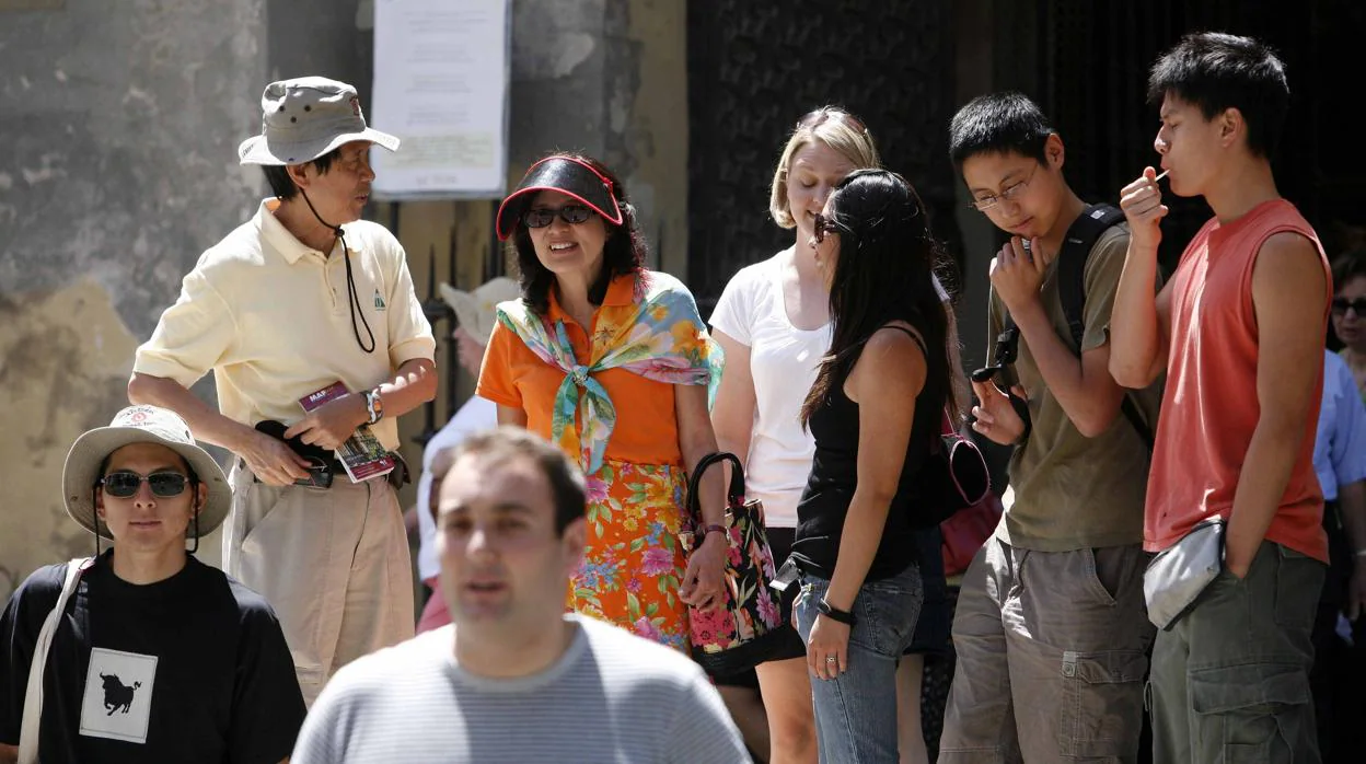 Turistas en el Barrio de Santa Cruz