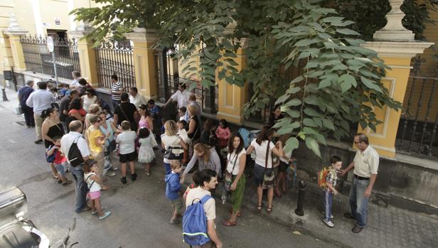 El curso empezará en Sevilla con 2.700 plazas públicas menos de Infantil y Primaria