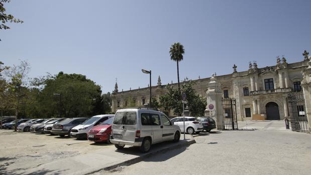 Aparcamiento indiscriminado en zonas turísticas: la Cartuja, Capitanía y la avenida del Cid