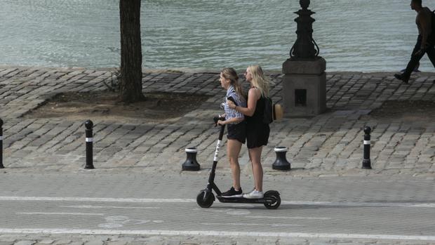 La nueva normativa pondrá fin al caos de los patinetes a la espera de una Ley estatal