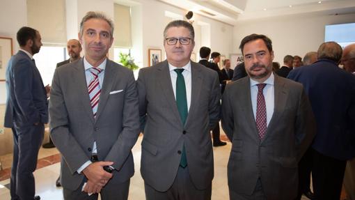 Manuel Acosta, Antonio Martín García y José María Oliveras