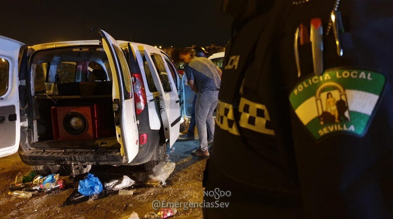 La Policía Local ha denunciado este viernes un coche discoteca