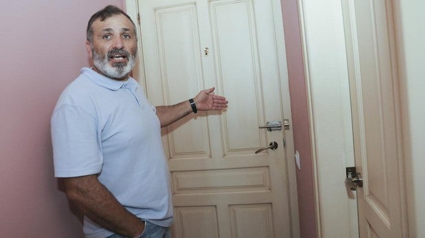 El expolicía Casimiro Villegas, condenado a dos años y medio de cárcel por lesiones a los asaltantes de su casa