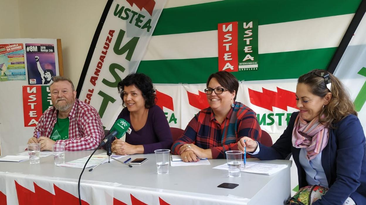 Representante del sindicato Ustea en rueda de prensa