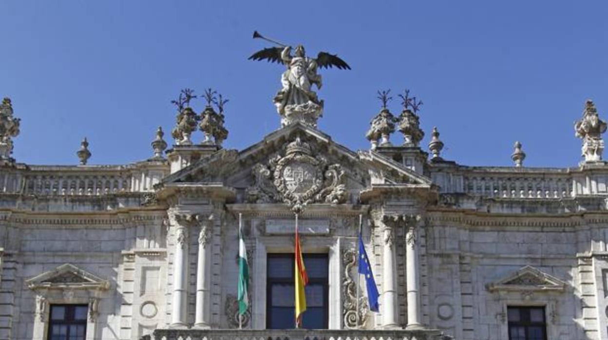 El rector de la Universidad de Sevilla, Miguel Ángel Castro, en la Feria del Empleo