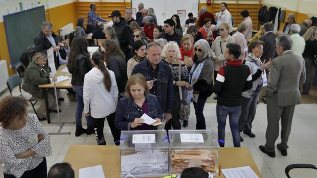 El PSOE sigue ganando en la provincia de Sevilla, irrumpe Vox como segunda fuerza y el PP recobra el aliento