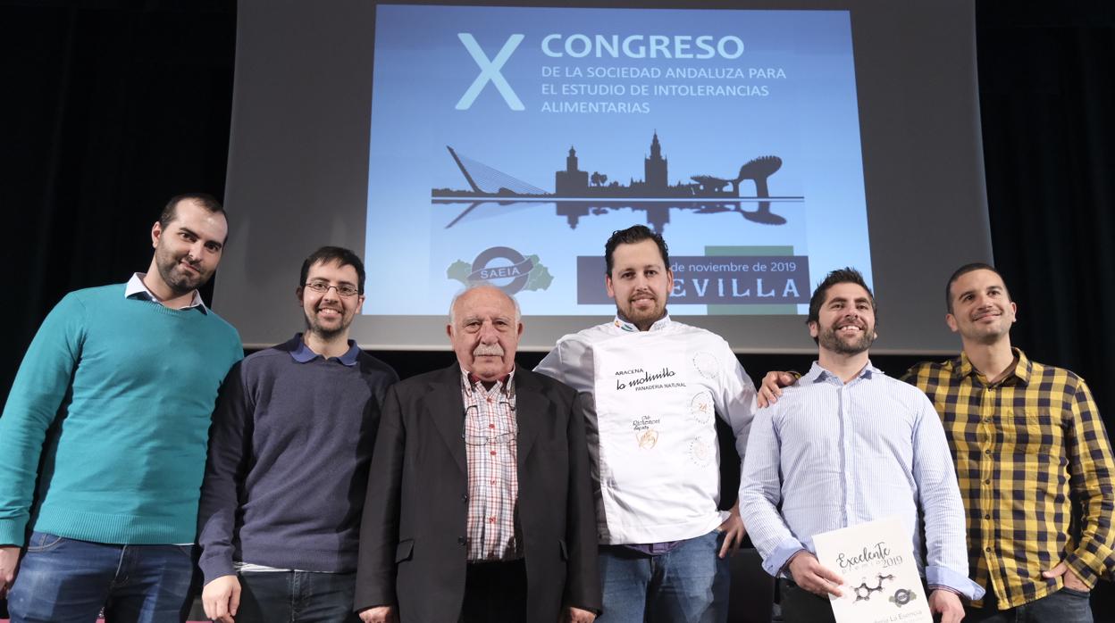 Los galardonados con los premios Excelente junto al presidente de la Saeia, Félix López Elorza