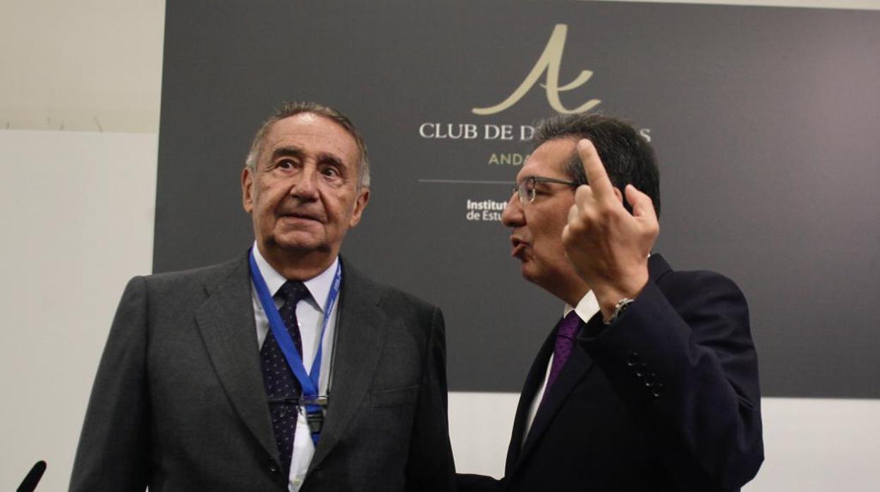 José Luis Manzanares con Antonio Pulido, presidente de Cajasol, en el Club de Directivos