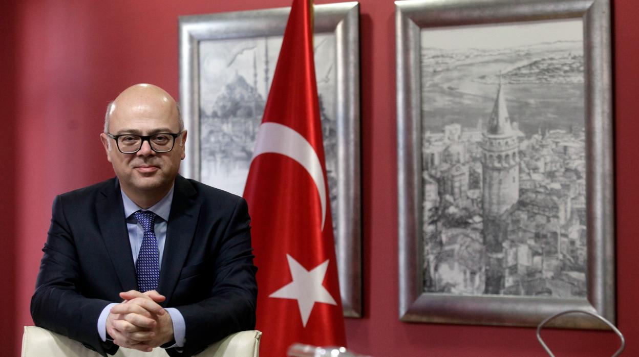 El embajador de Turquía en España en el consulado honorario de Sevilla