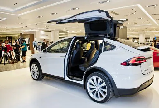 Tesla instala en Torre Sevilla sus «supercargadores» para coches eléctricos