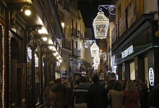 Azul plata y oro para iluminar la Navidad de Sevilla