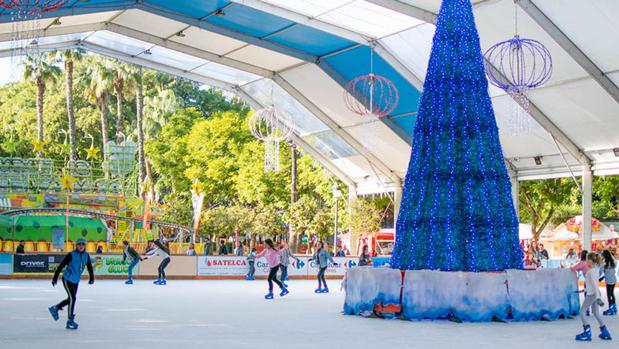 Puente de diciembre en Sevilla: Una de las pistas de hielo más grandes de España regresa al Prado de San Sebastián