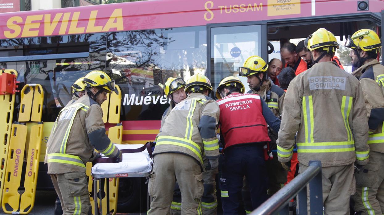 Los bomberos actuaron el pasado sábado en el accidente del Duque para auxiliar a los heridos